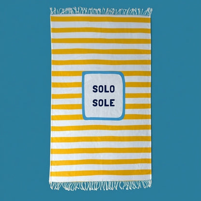 Fouta Limone&Sole Solo Sole en coton turc à rayures jaunes et blanches avec franges et inscription centrale